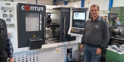 Kunde vor einer LT-15