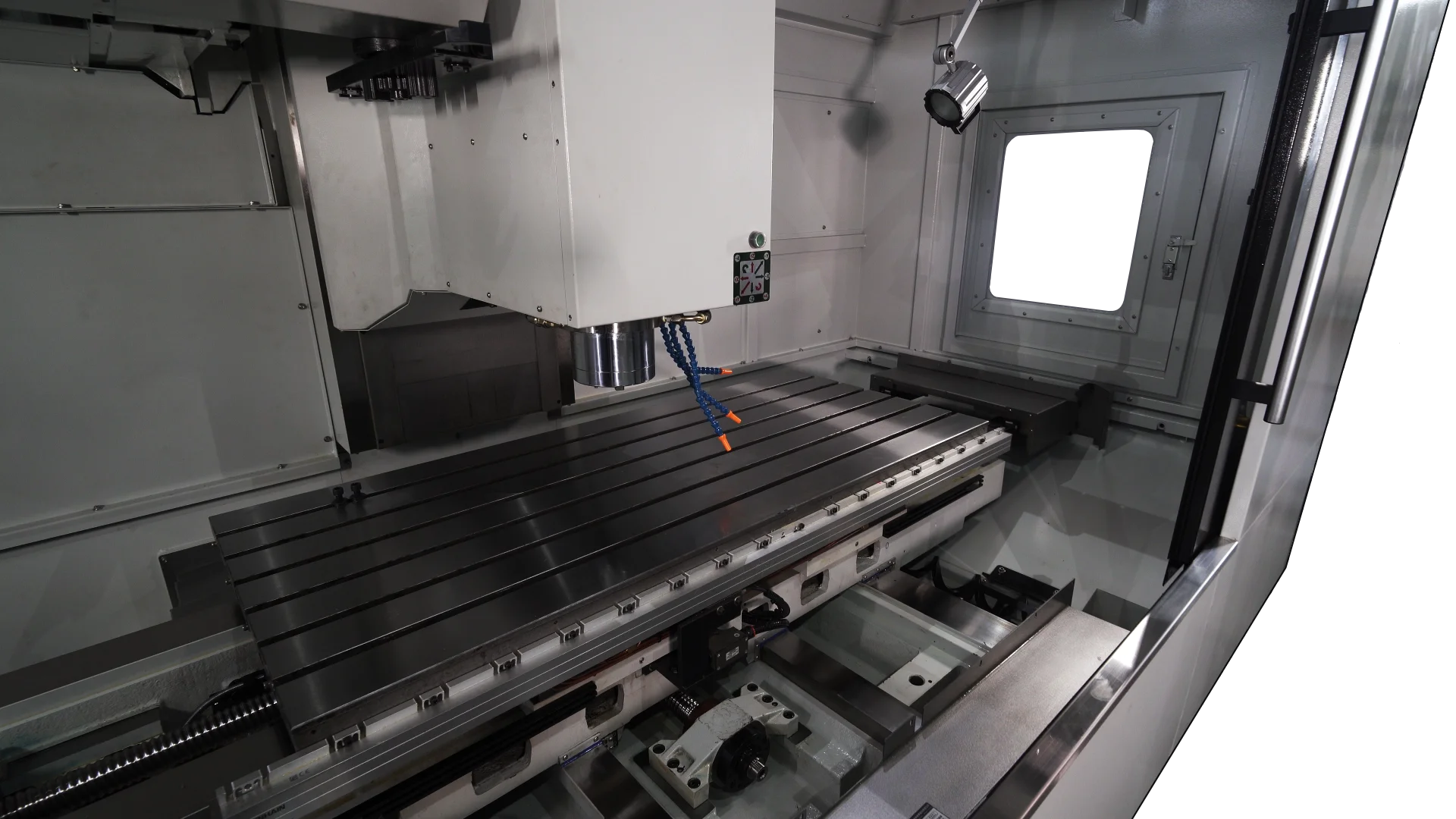 Innenraum eines großen MMV-Bearbeitungszentrums